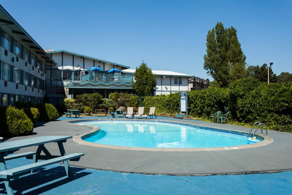 Howard Johnson By Wyndham Nanaimo Harbourside Екстер'єр фото