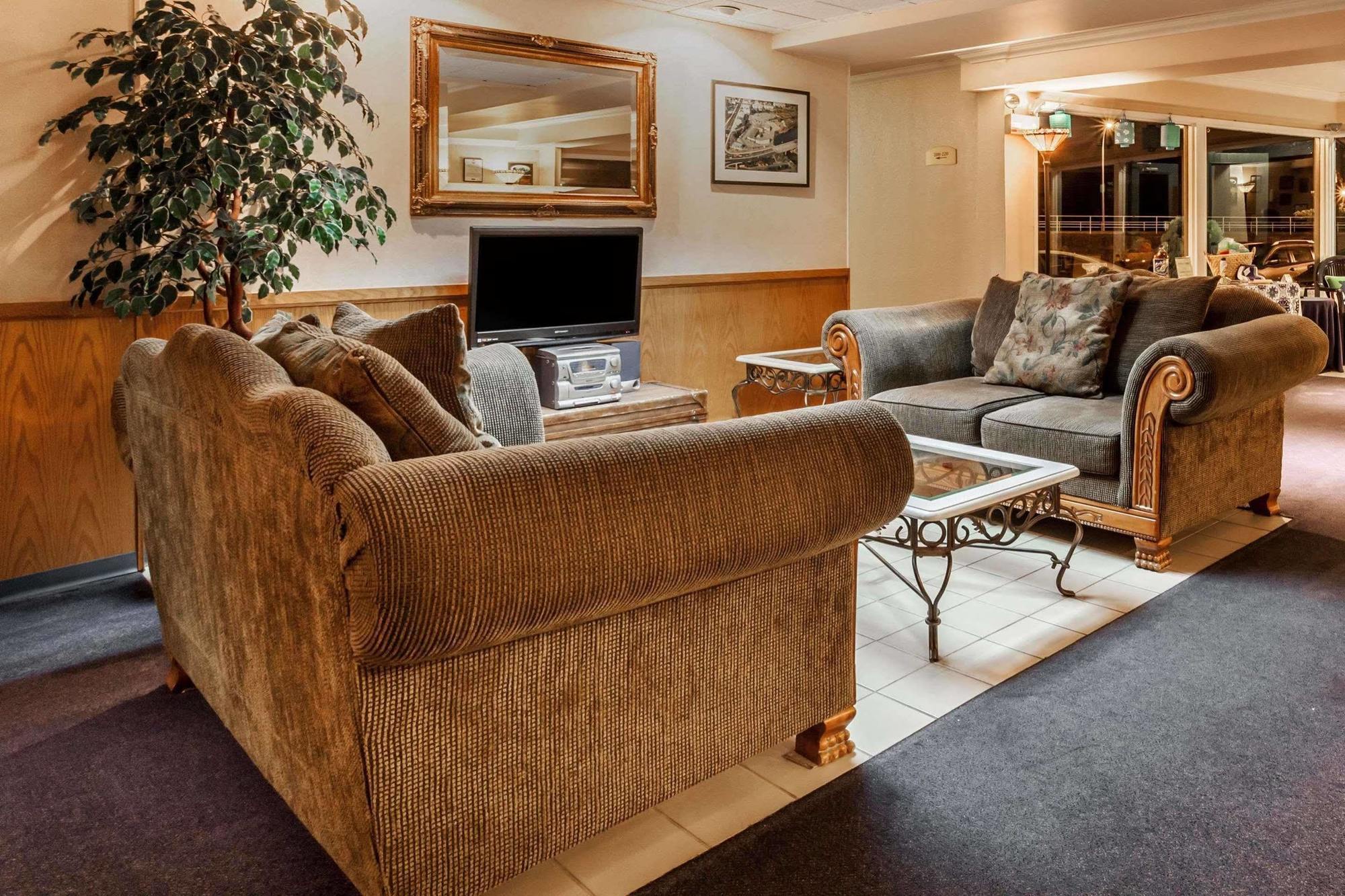 Howard Johnson By Wyndham Nanaimo Harbourside Екстер'єр фото