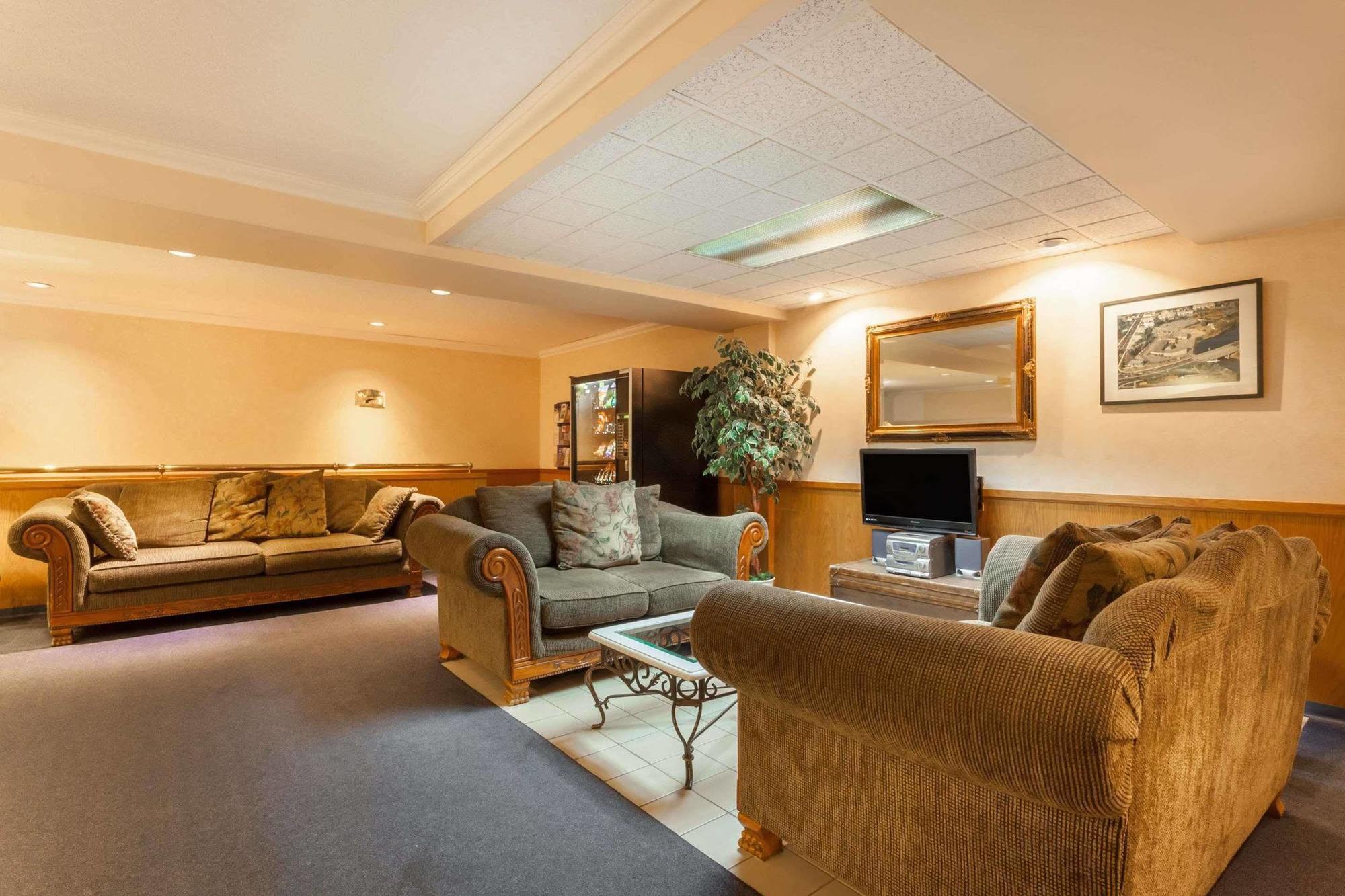 Howard Johnson By Wyndham Nanaimo Harbourside Екстер'єр фото