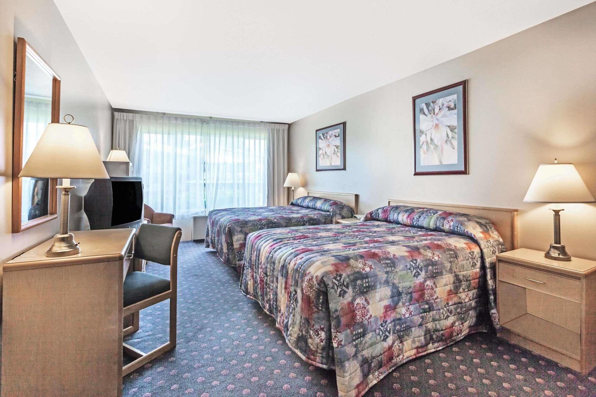 Howard Johnson By Wyndham Nanaimo Harbourside Екстер'єр фото