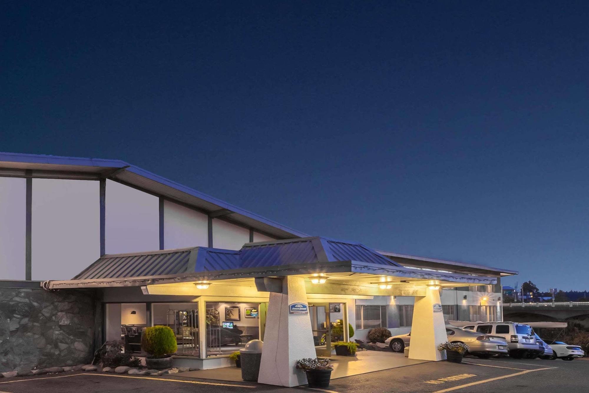 Howard Johnson By Wyndham Nanaimo Harbourside Екстер'єр фото