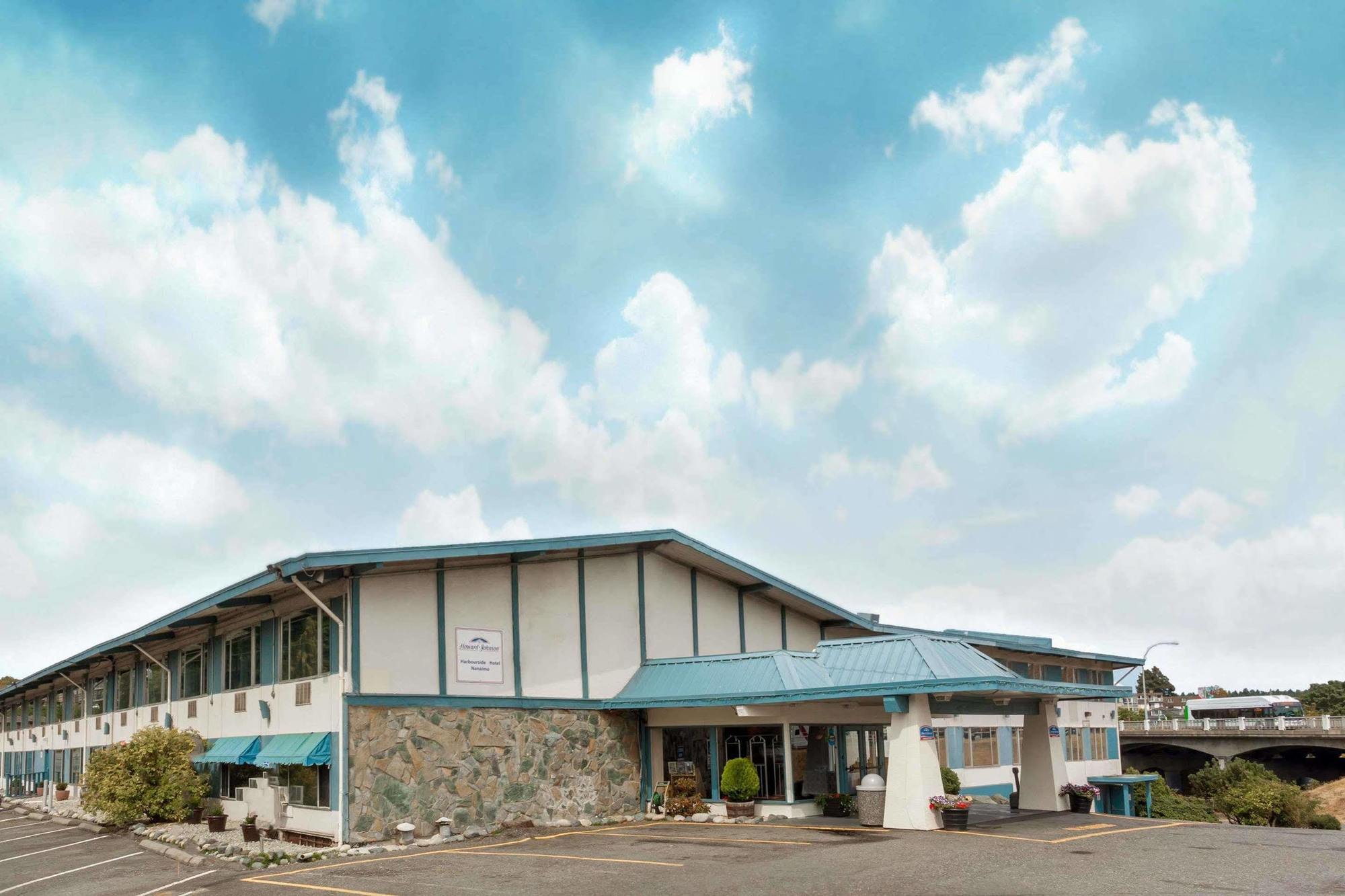 Howard Johnson By Wyndham Nanaimo Harbourside Екстер'єр фото
